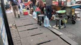 Foto : Pedagang Kaki Lima Menjamur di Kawasan Apartemen Kalibata City